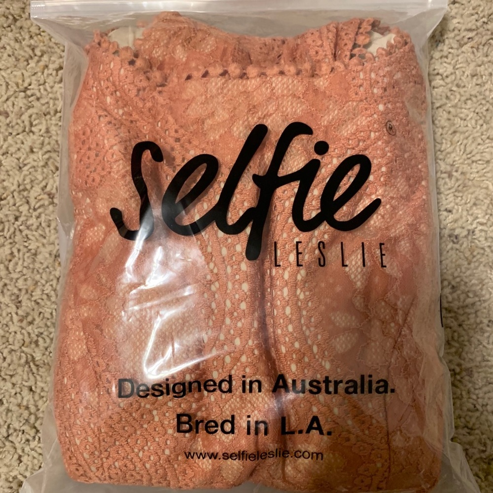 Selfie Leslie Dress - Picture 2 of 4